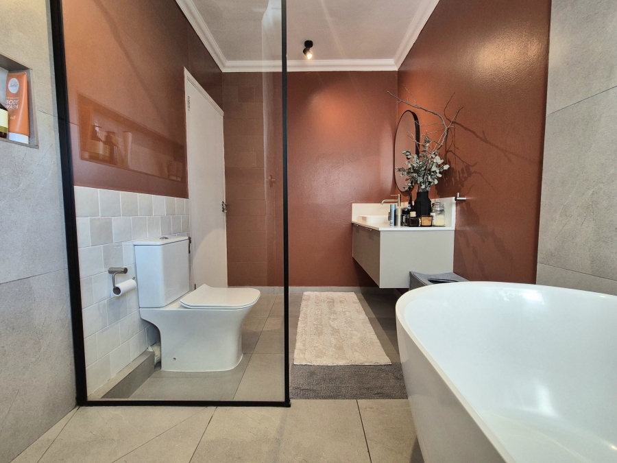 2 Bedroom Property for Sale in Harfield Village Western Cape